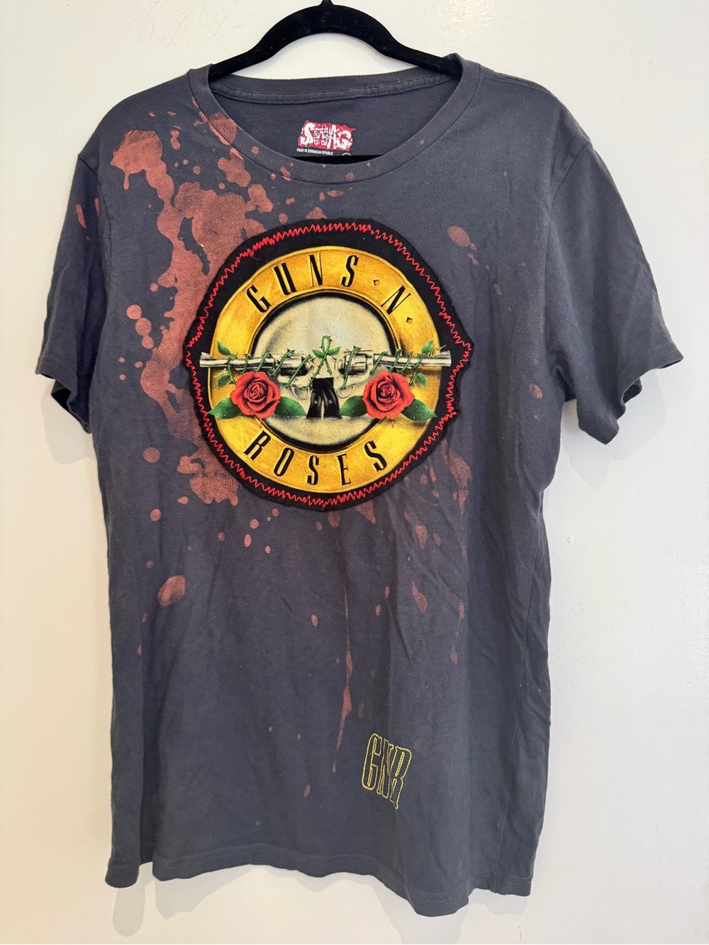 Guns + roses Graphic Band Tee Black with Red & Yellow Logo. Excellent condition